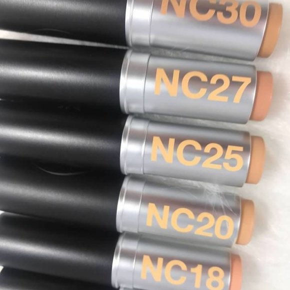SET of 2 MAC NC25 Foundation Stick Studio Fix 24 hour NIB - Picture 4 of 6
